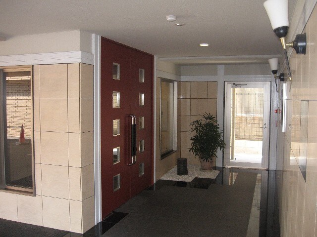 物件外観写真4　(エントランス部分)