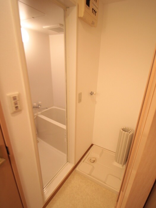 物件内観写真12　(洗濯機置場)