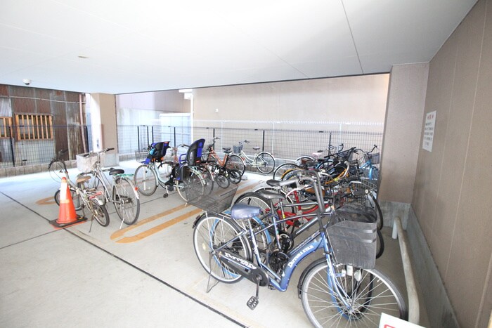 物件外観写真6　(駐輪場)
