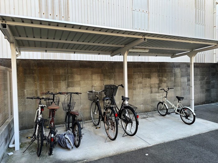 物件外観写真4　(駐輪場)