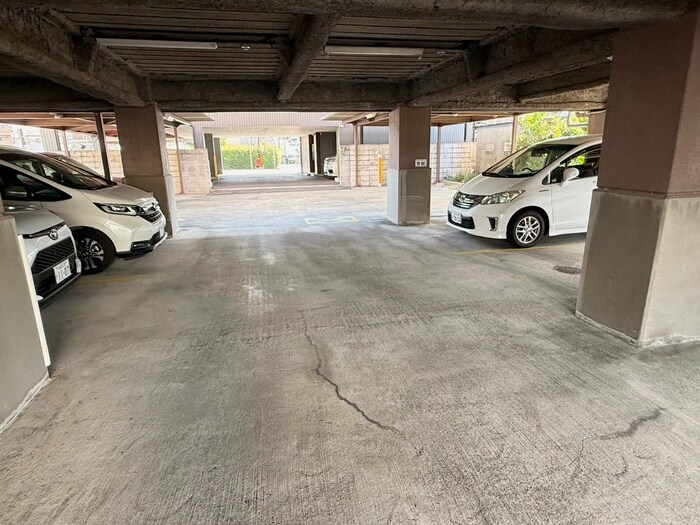 物件外観写真5　(駐車場)