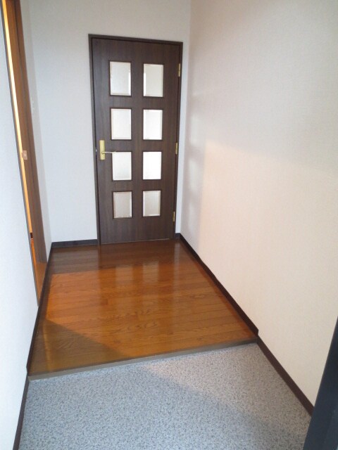 物件内観写真16　(玄関)