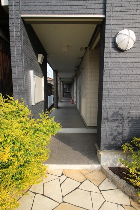 物件外観写真5　(エントランス部分)