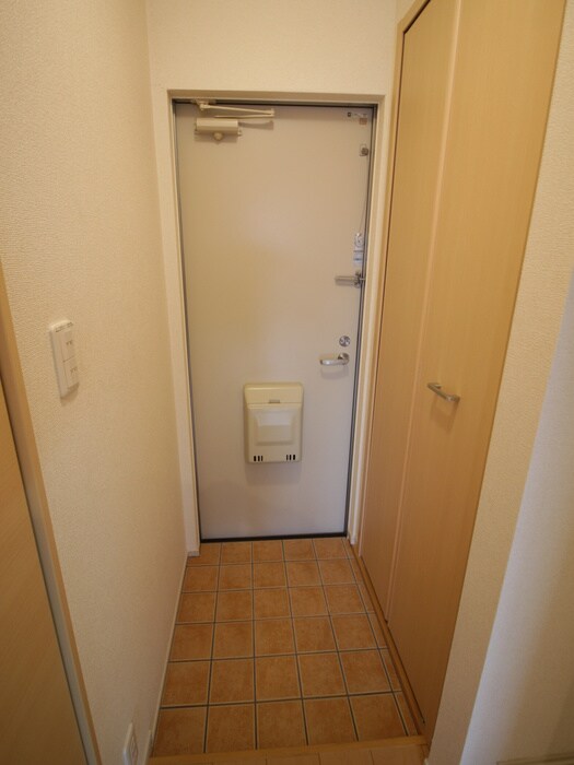 物件内観写真16　(玄関)