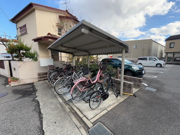 物件外観写真4　(駐輪場)