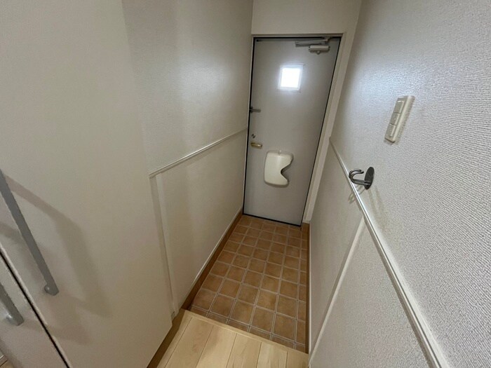 物件内観写真16　(玄関)