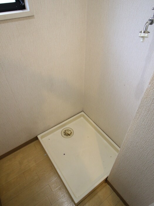 物件内観写真10　(洗濯機置場)