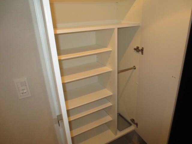 物件内観写真12　(靴箱)