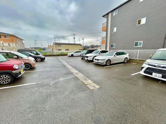物件外観写真2　(駐車場)