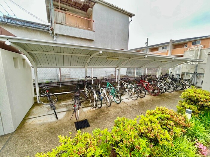 物件外観写真3　(駐輪場)