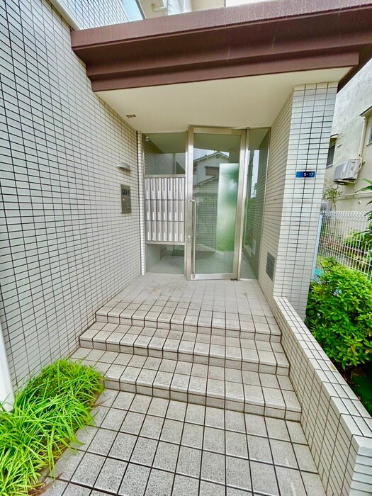 物件外観写真5　(エントランス部分)