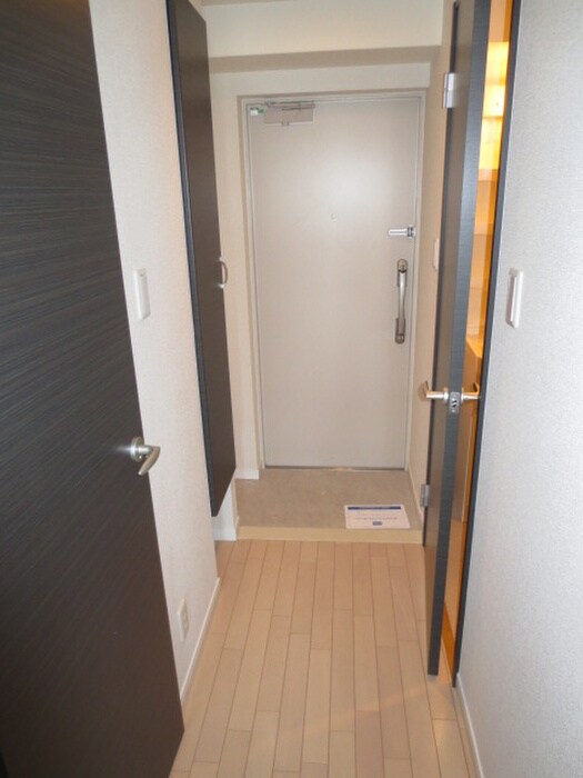 物件内観写真16　(玄関)