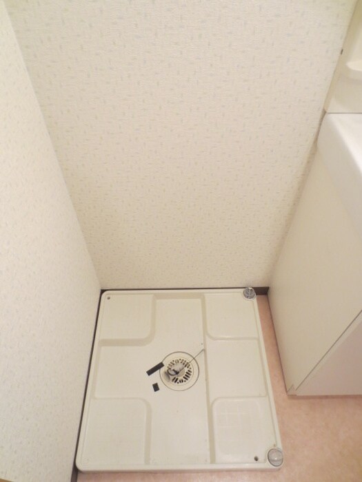 物件内観写真12　(洗濯機置場)