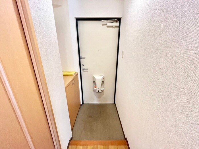 物件内観写真13　(玄関)