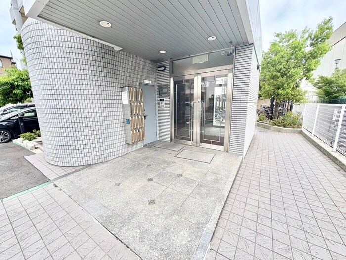 物件外観写真6　(エントランス部分)