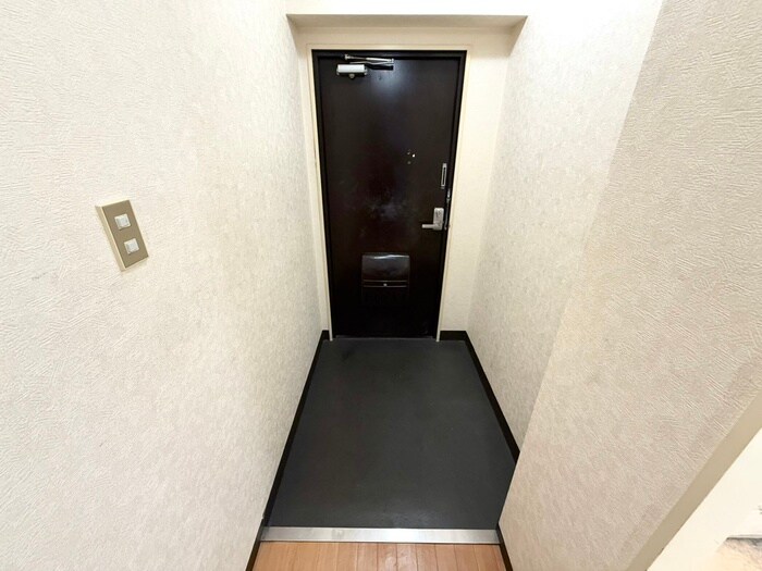 物件内観写真7　(玄関)