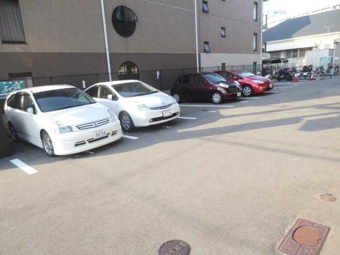 物件外観写真4　(駐車場)