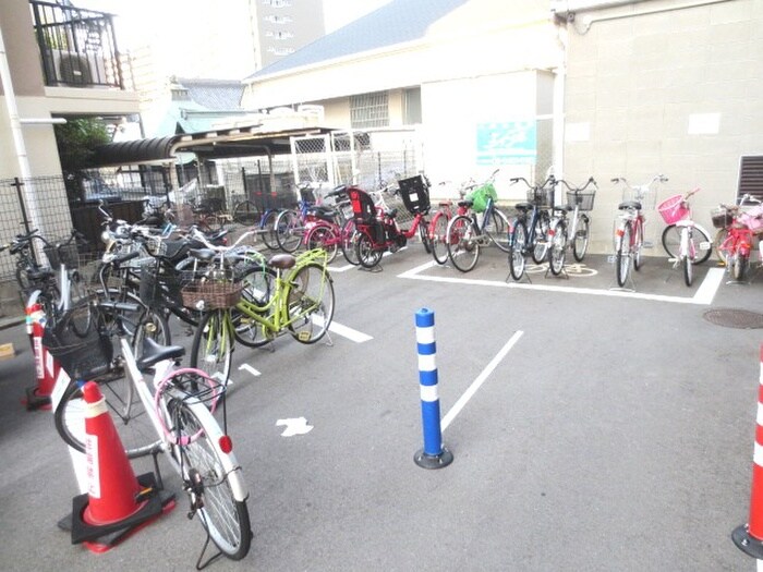 物件外観写真5　(駐輪場)