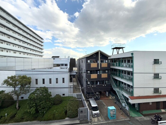 物件内観写真16　(室内からの展望)