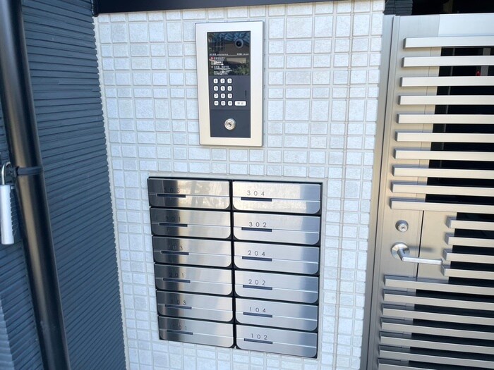 物件外観写真5　(エントランス部分)