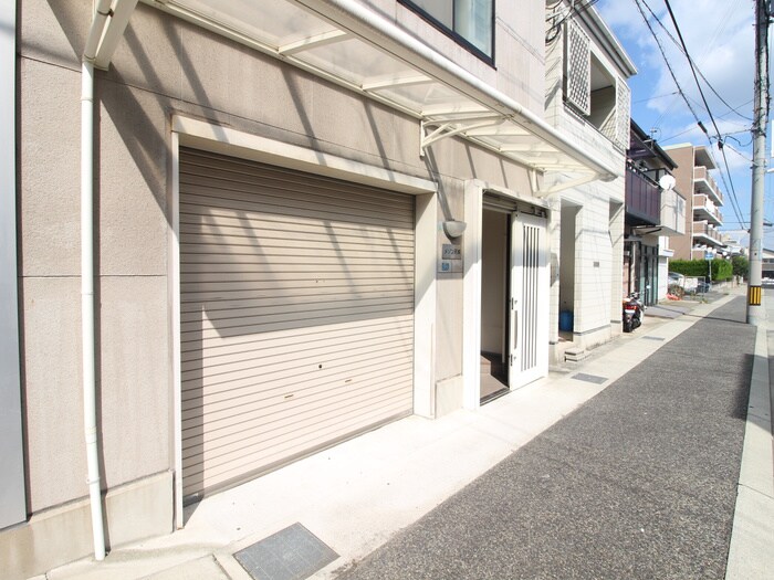 物件外観写真2　(駐車場)