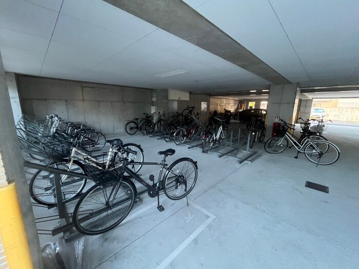 物件外観写真3　(駐輪場)