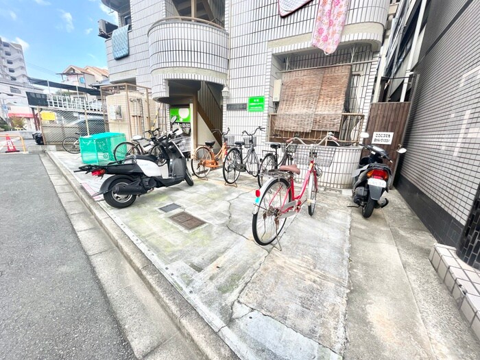 物件外観写真5　(駐輪場)