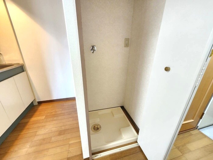 物件内観写真12　(洗濯機置場)