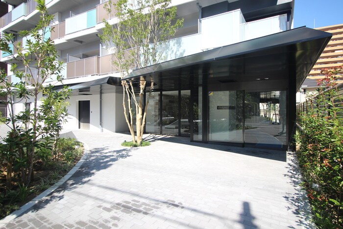 物件外観写真2　(エントランス部分)