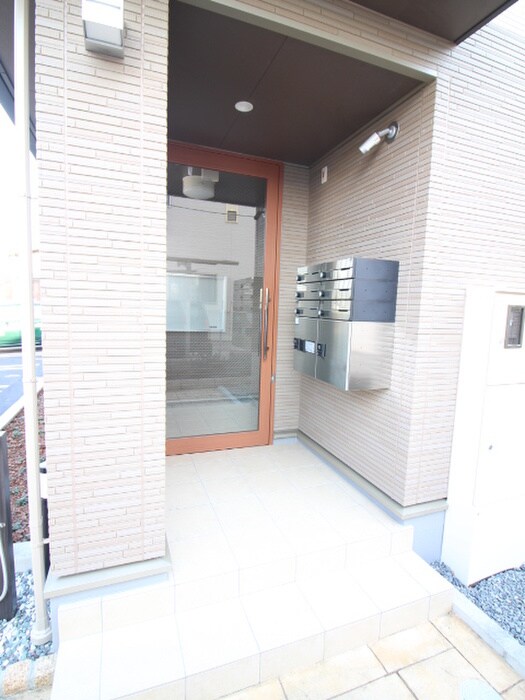 物件外観写真2　(エントランス部分)