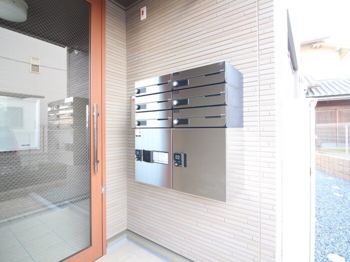 物件外観写真4　(エントランス部分)