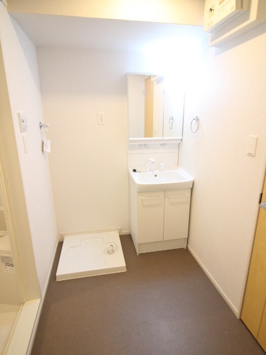 物件内観写真12　(洗濯機置場)