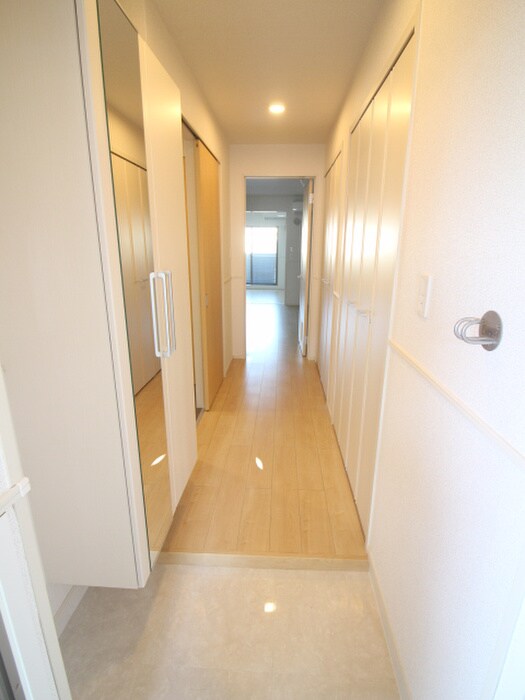 物件内観写真16　(玄関)