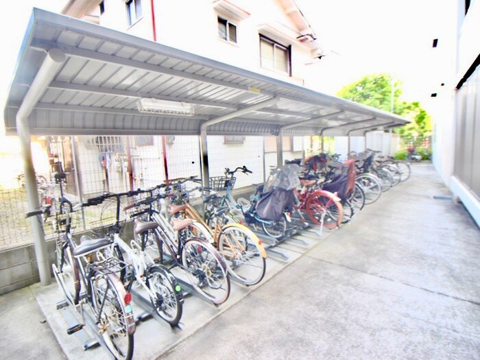 物件外観写真4　(駐輪場)