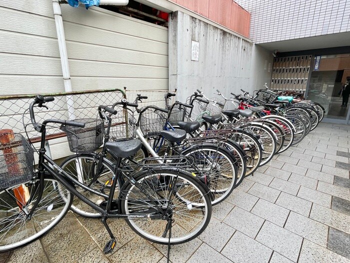 物件外観写真2　(駐輪場)