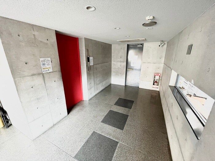 物件外観写真4　(エントランス部分)