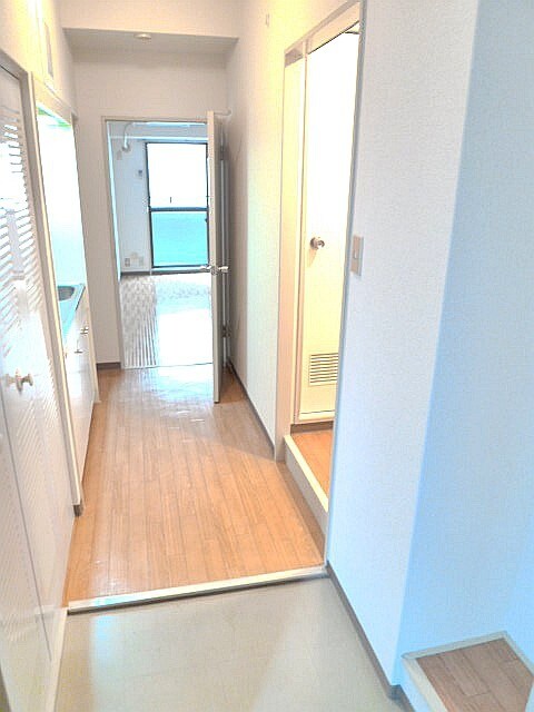 物件内観写真7　(玄関)