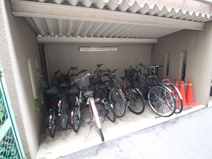 物件外観写真4　(駐輪場)
