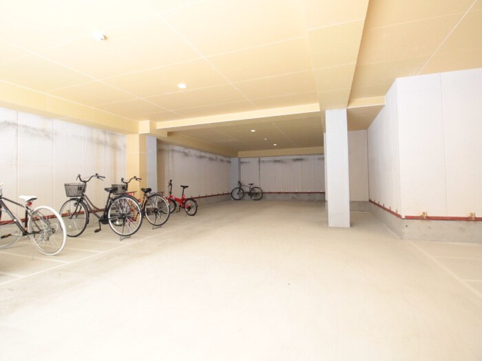 物件外観写真4　(駐輪場)