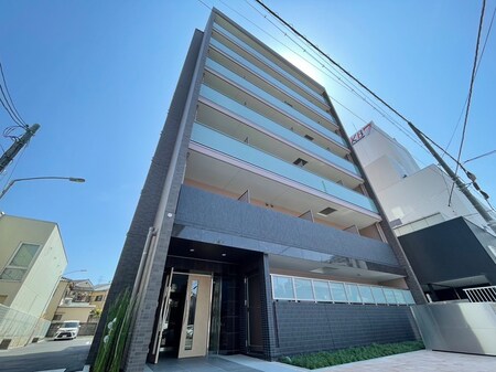 ローブコート六地蔵駅前外観写真