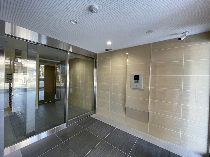 物件外観写真5　(エントランス部分)