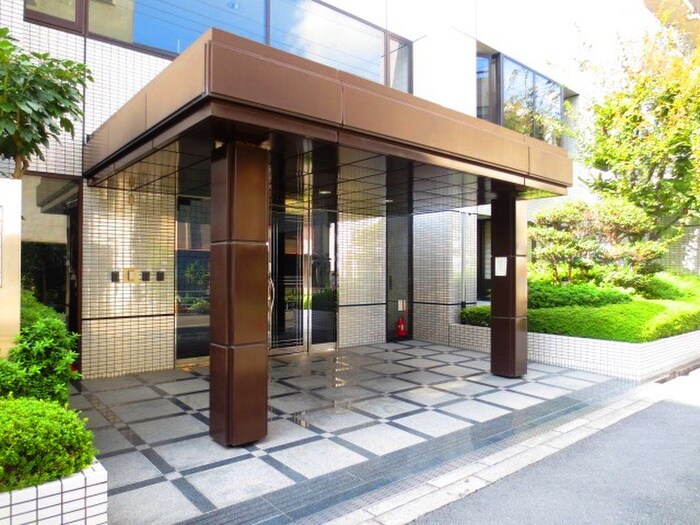 物件外観写真6　(エントランス部分)