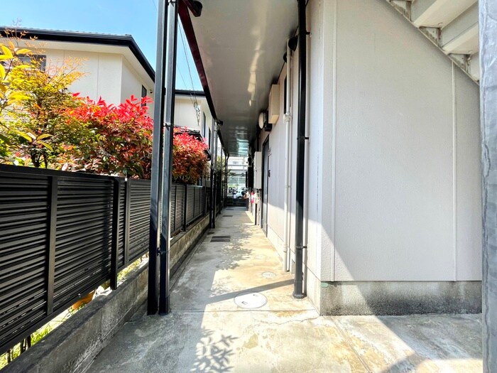 物件外観写真5　(エントランス部分)