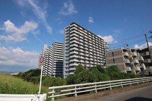 ﾗｲｵﾝｽﾞﾏﾝｼｮﾝ京都・淀B棟（1002）外観写真