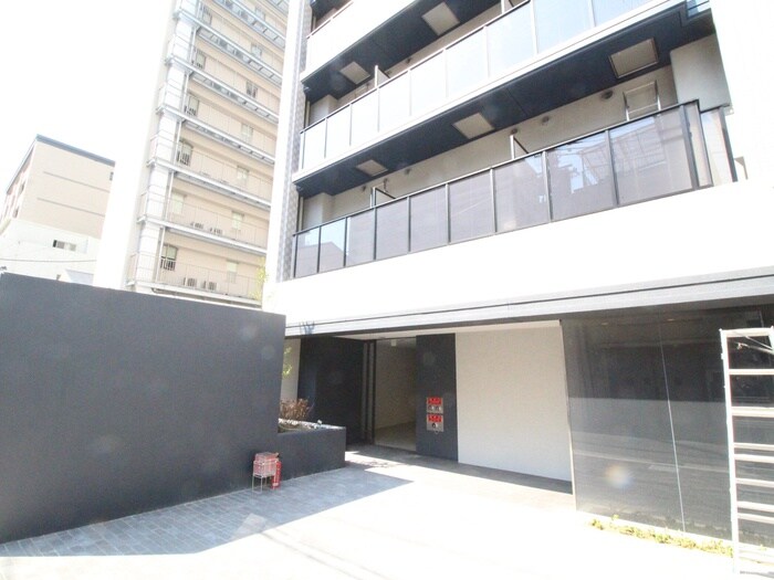 物件外観写真4　(エントランス部分)