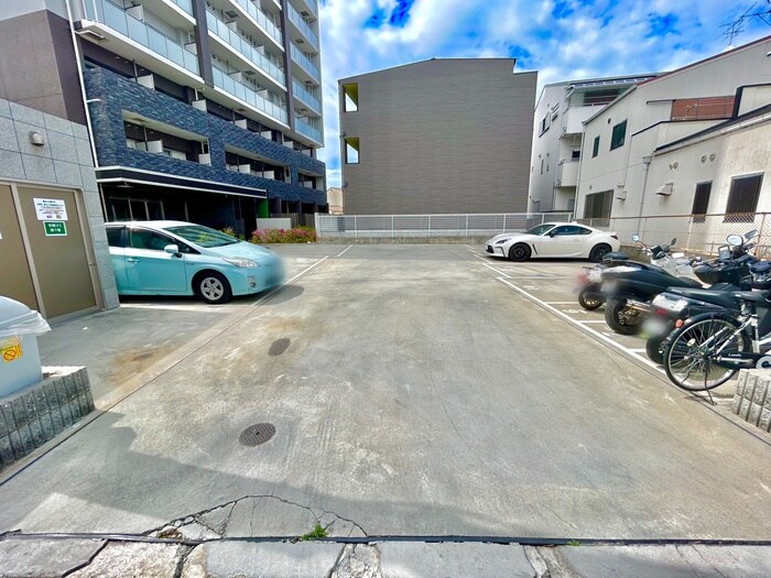 物件外観写真3　(駐車場)