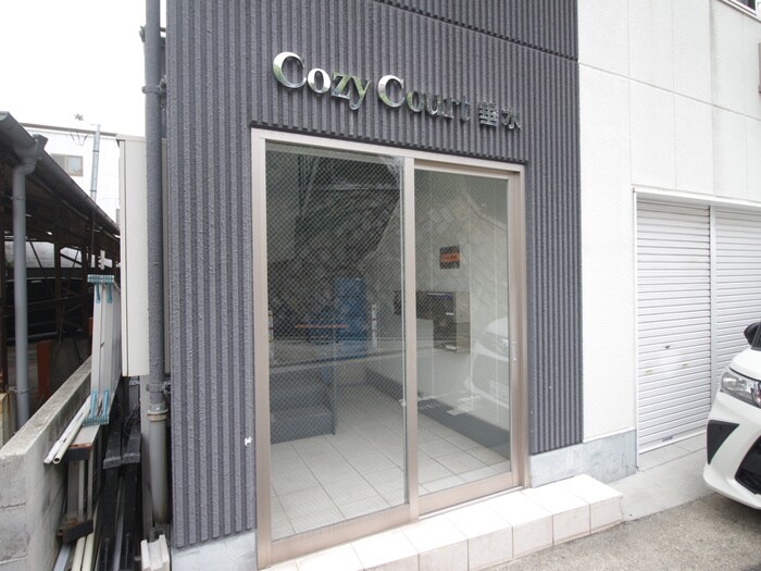 物件外観写真5　(エントランス部分)