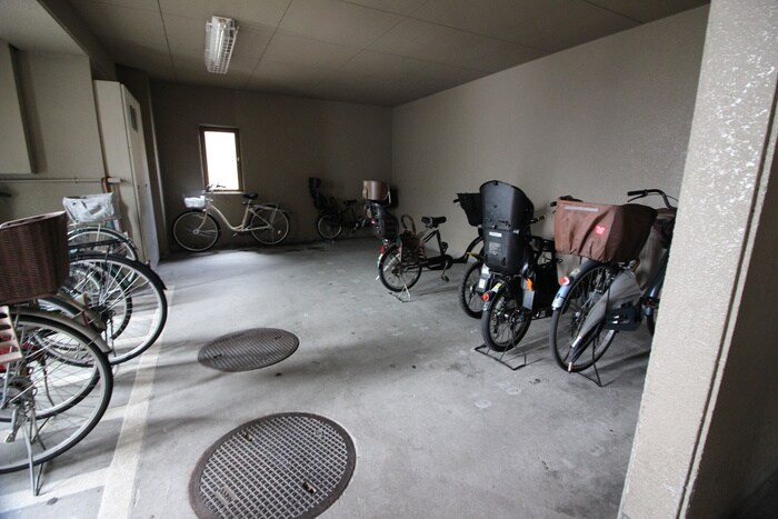 物件外観写真4　(駐輪場)