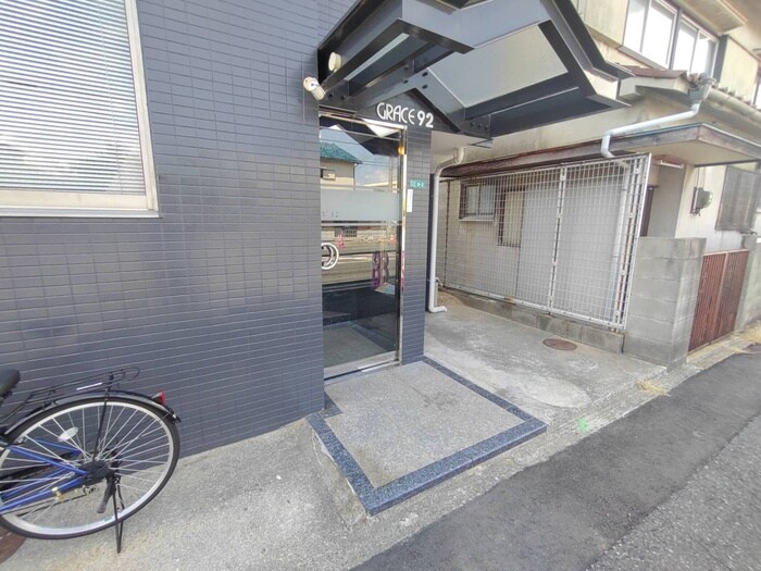 物件外観写真4　(エントランス部分)