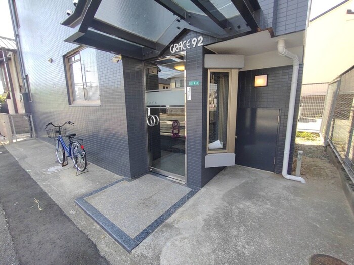 物件外観写真5　(エントランス部分)